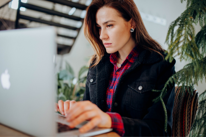 A Skilled VA Offering Administrative Assistant Services